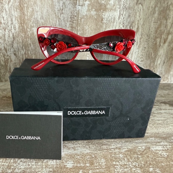 DOLCE & GABBANA SICILIAN CAT EYE SUNGLASSES. BRAND NEW. ORIGINAL LACE CASE. - Picture 4 of 8